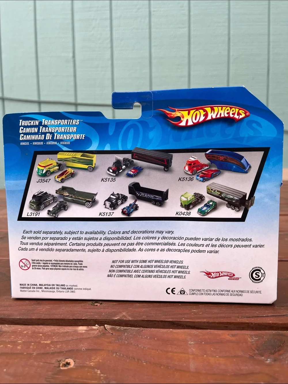 Hot Wheels Truckin' Transporters Semi Truck Playset - Black & Red